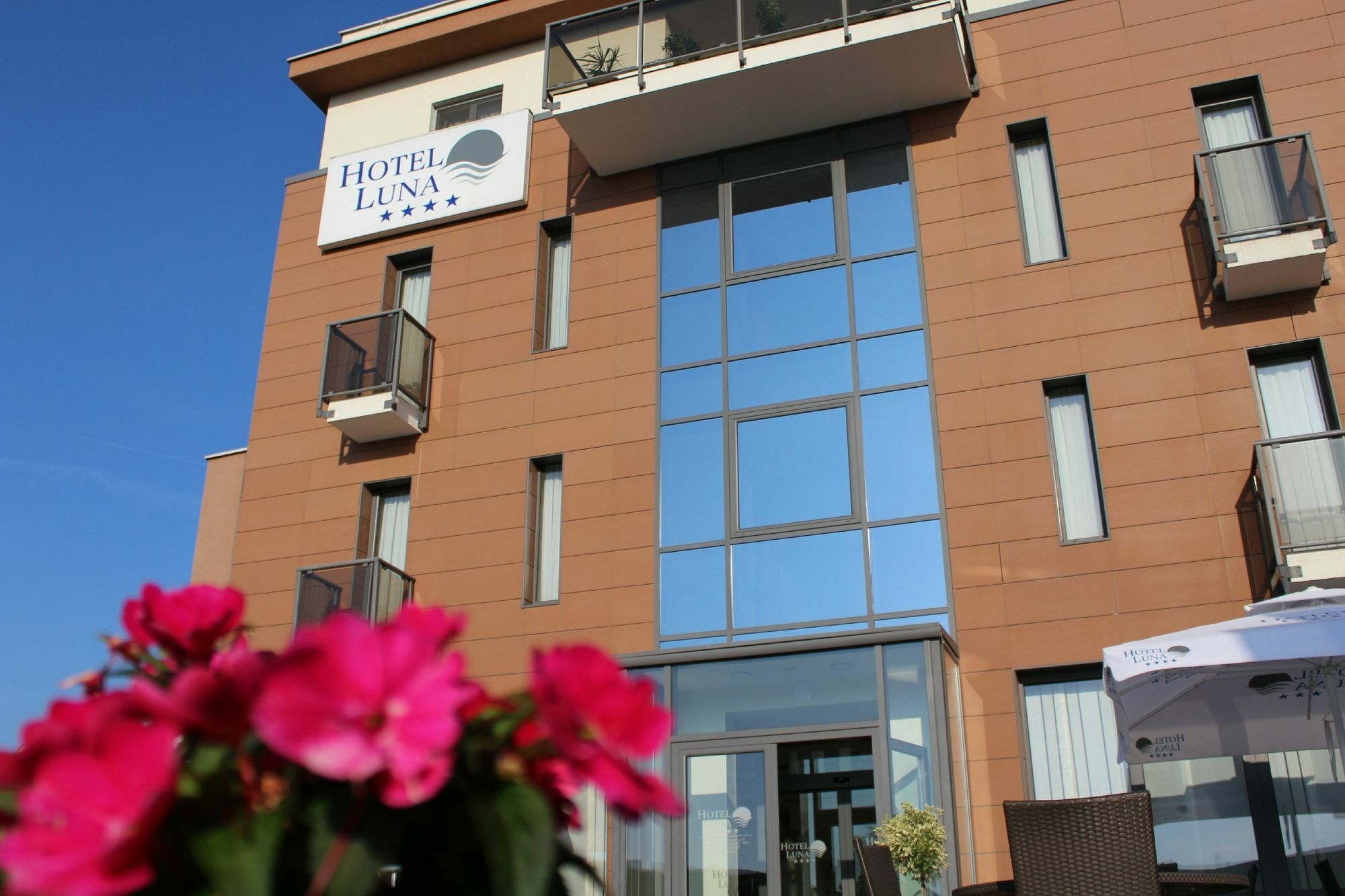 Luna Hotel